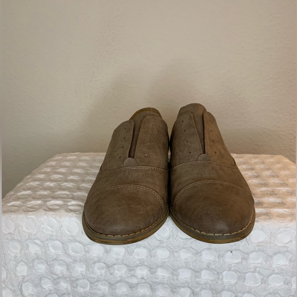 Indigo Rd Tan Slip on Oxnard Flat Shoe - Picture 2 of 7